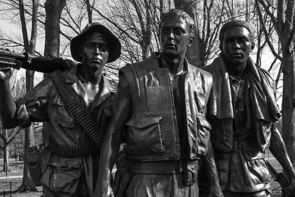 vietnam-memorial-gray