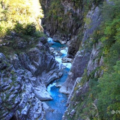 2016/10/15～17の日程で歩いてきた下ノ廊下、旧日電歩道ルートより、2日目10/16のロッジくろよんから阿曽原温泉小屋までのうち、十字峡→S字峡編。 行程地図はこちら。この日の行程はロッジくろよん→黒部ダム→内蔵助谷出合→別山谷出合→白竜峡→十字峡→S字峡→仙人谷ダム→阿曽原温泉小屋。